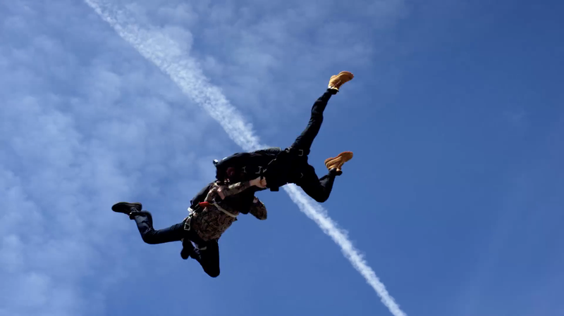Craig (Ben Robson) and Deran (Jake Weary) in a skydiving fight in Animal Kingdom / TNT